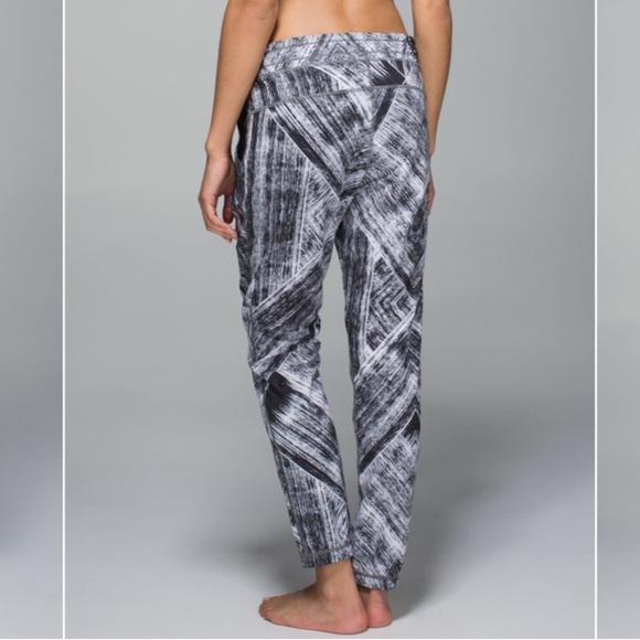 Lululemon Namaskar Pant II in Heat Wave White Black - Picture 6 of 11